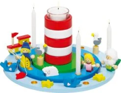 GOKI 60973 Geburtstagskranz Maritim Ø= 25 Cm, Leuchtturm, Kranz 3-teilig, Figurenset 12-teilig